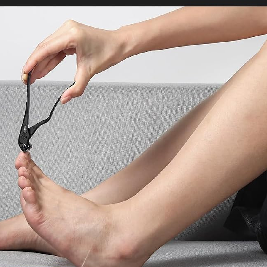 Trimming toenails seated, without bending forward