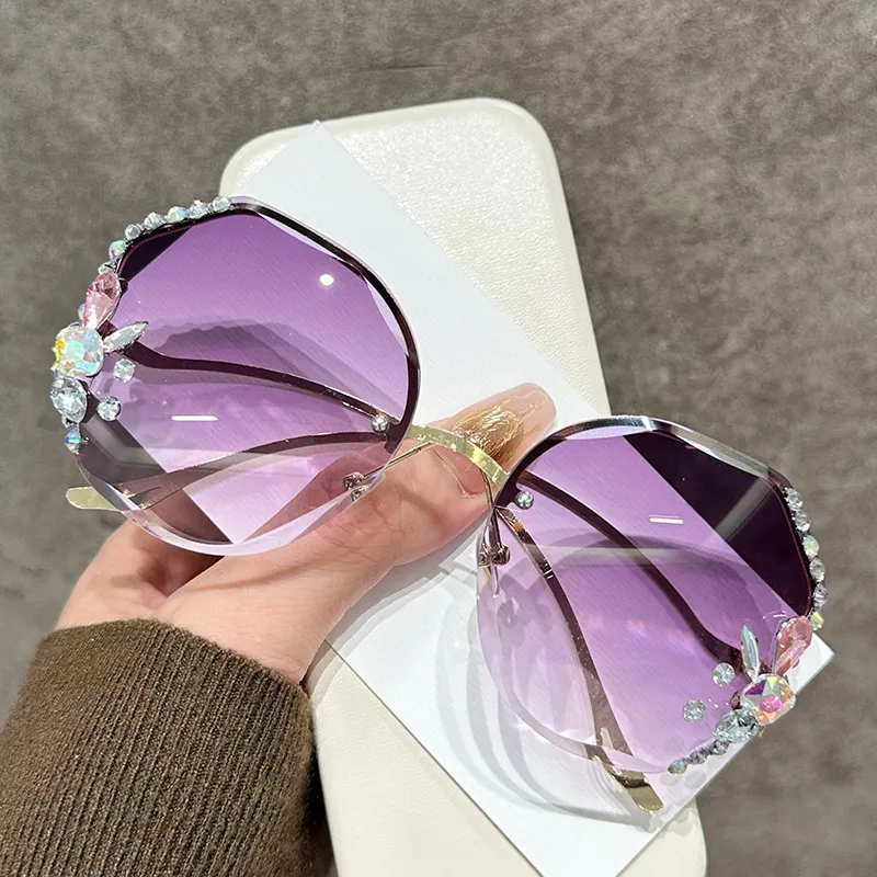 Vueeze LuxeGlow Sunglasses