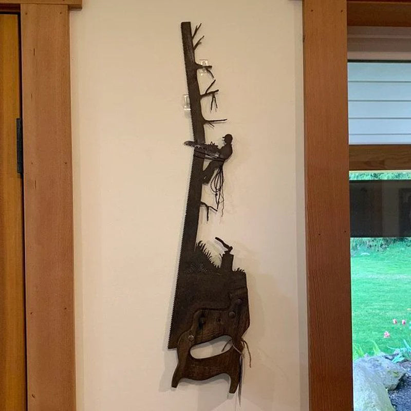 Metallkunst aus geschnittenen Handsägen
